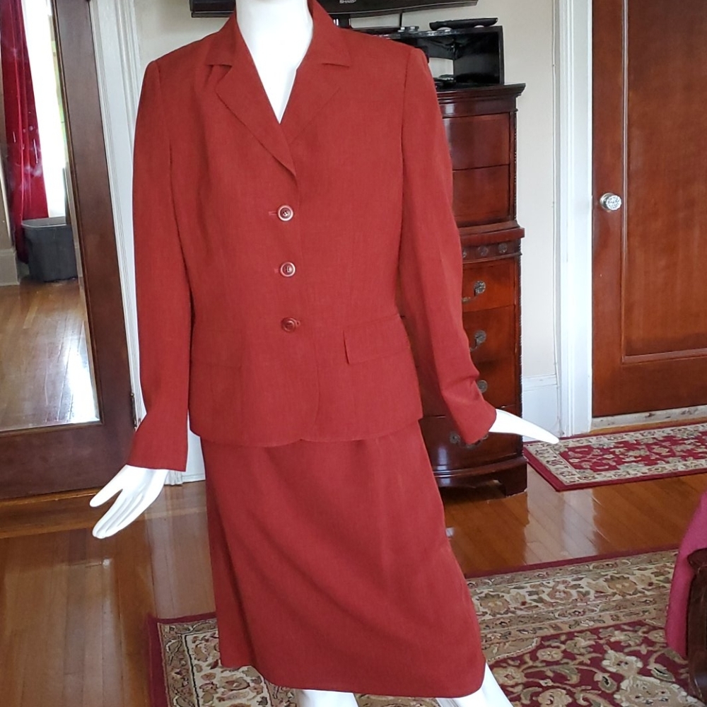 Kadper skirt suit